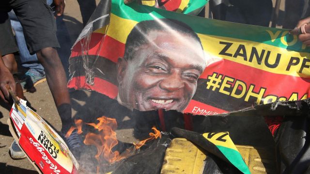Disgruntled-youths-protest-against-Mnangagwa.jpg