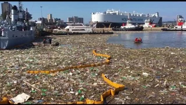 Floating-waste-at-Durban-seaport.jpg