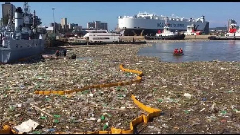 Floating-waste-at-Durban-seaport.jpg