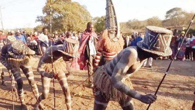 Luvale-tribe-1.jpg