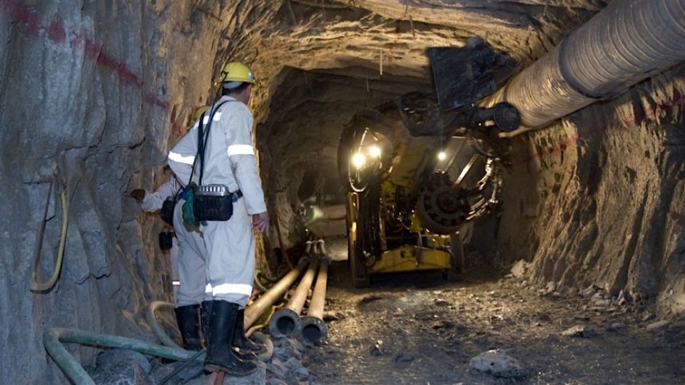 Mine-workers-1.jpg