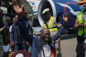 Nigerians-return-home-1.jpg