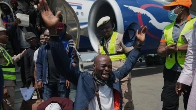 Nigerians-return-home-1.jpg