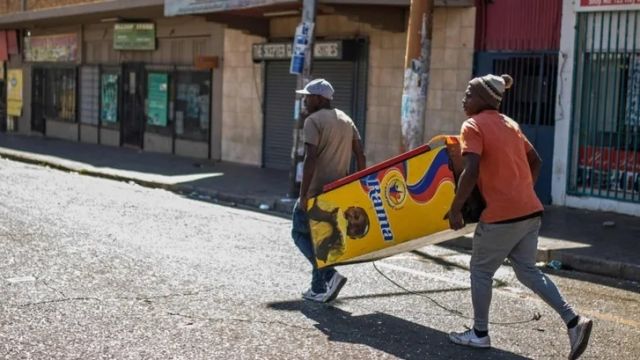 South-African-Xenophobones-loot-in-Free-States-1.jpg