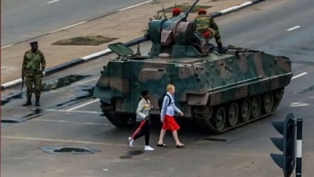 Zimbabwe-military-rolls-tankers-in-city-centre.jpg